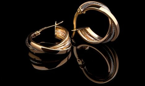 Gold_Diamond_Earrings_for_Womens_Birthday_Gift_Expertateverything.in