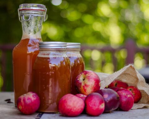 Benefits_of_Drinking_Apple_Cider_Vinegar_expertateverything.in