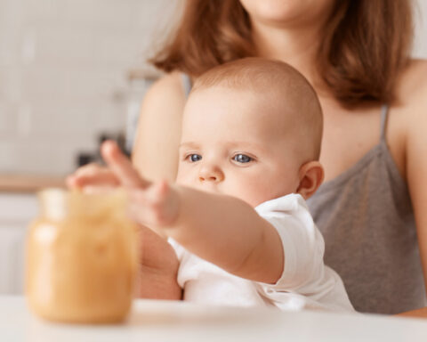 pure-almond-oil-baby-skin-healing-properties-expertateverything